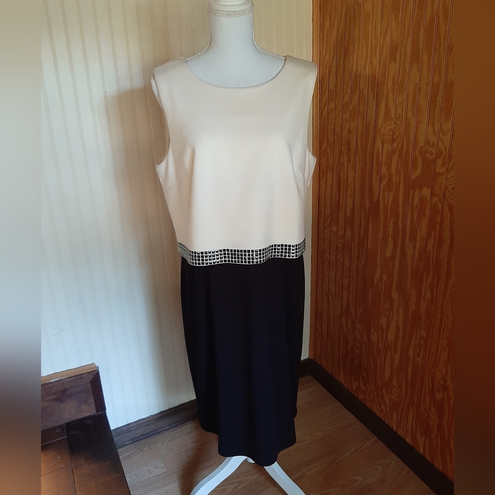 Saks Fifth Avenue Black Label Color Block Sleeveless Classic Party Dress